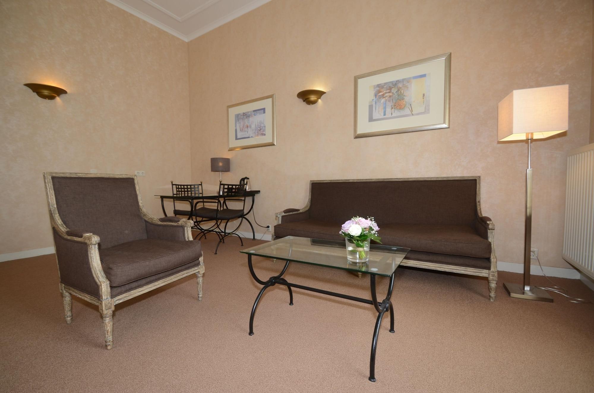 Fletcher Hotel Paleis Stadhouderlijk Hof Леэварден Экстерьер фото