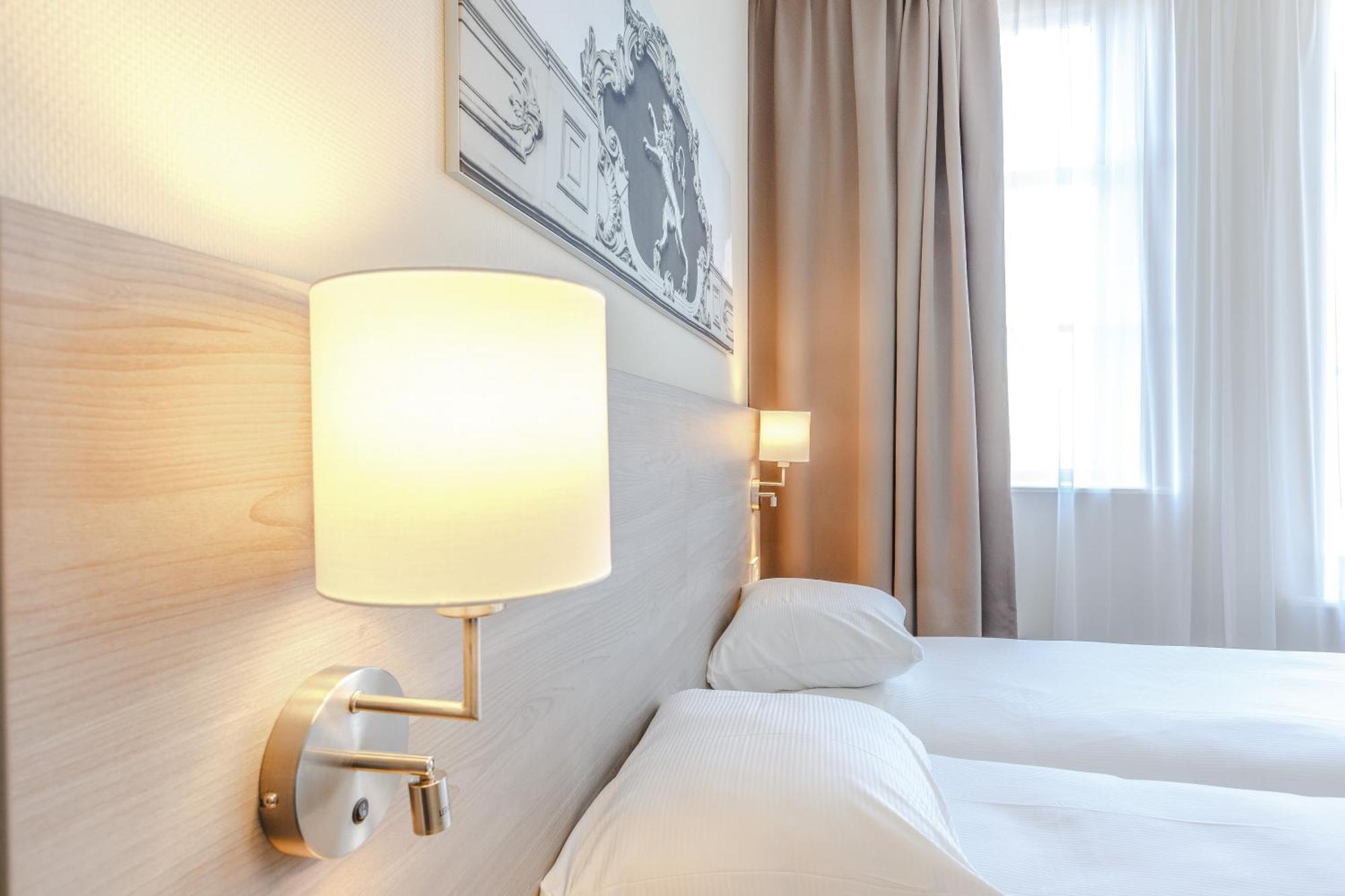 Fletcher Hotel Paleis Stadhouderlijk Hof Леэварден Экстерьер фото
