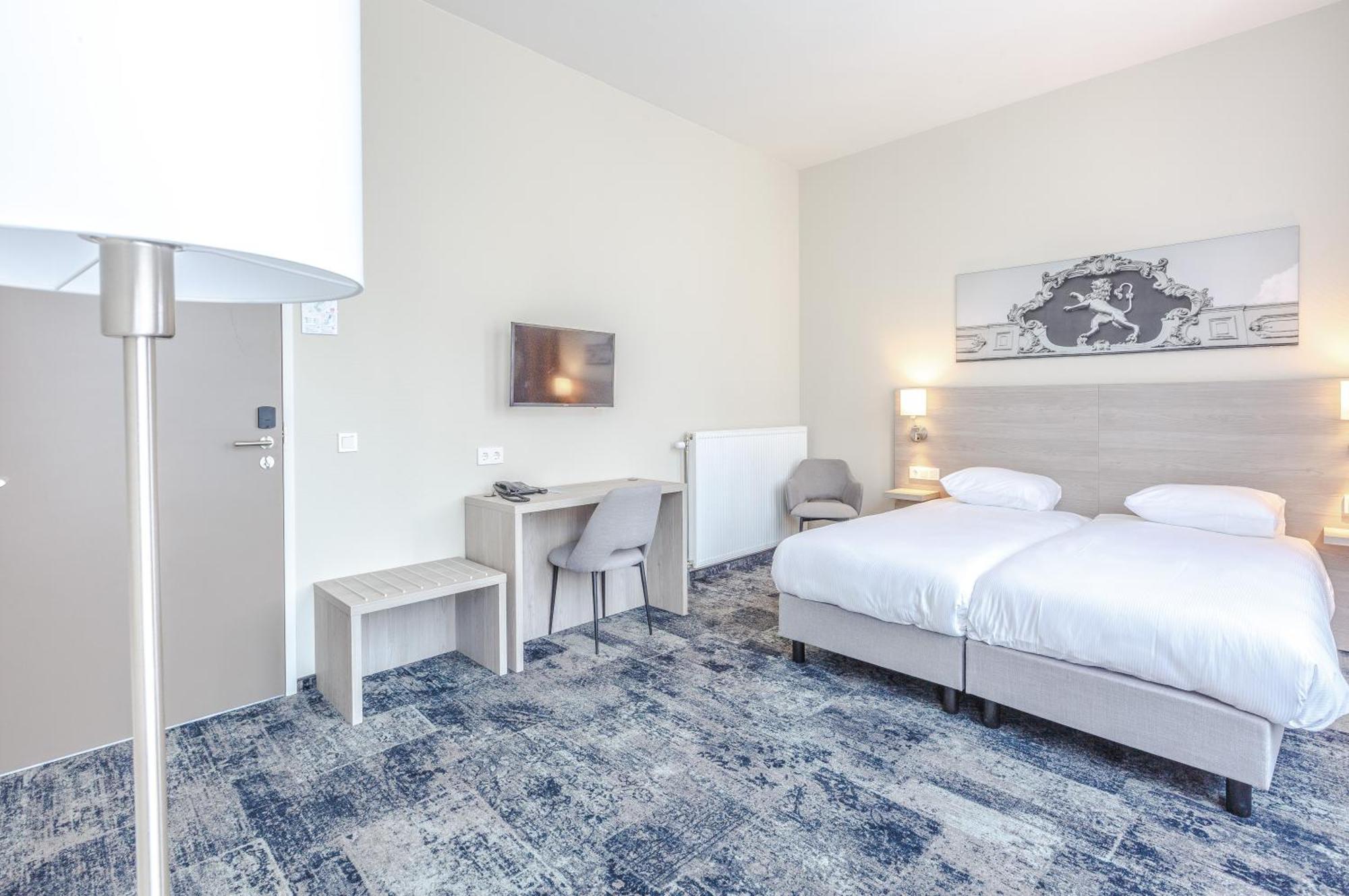 Fletcher Hotel Paleis Stadhouderlijk Hof Леэварден Экстерьер фото