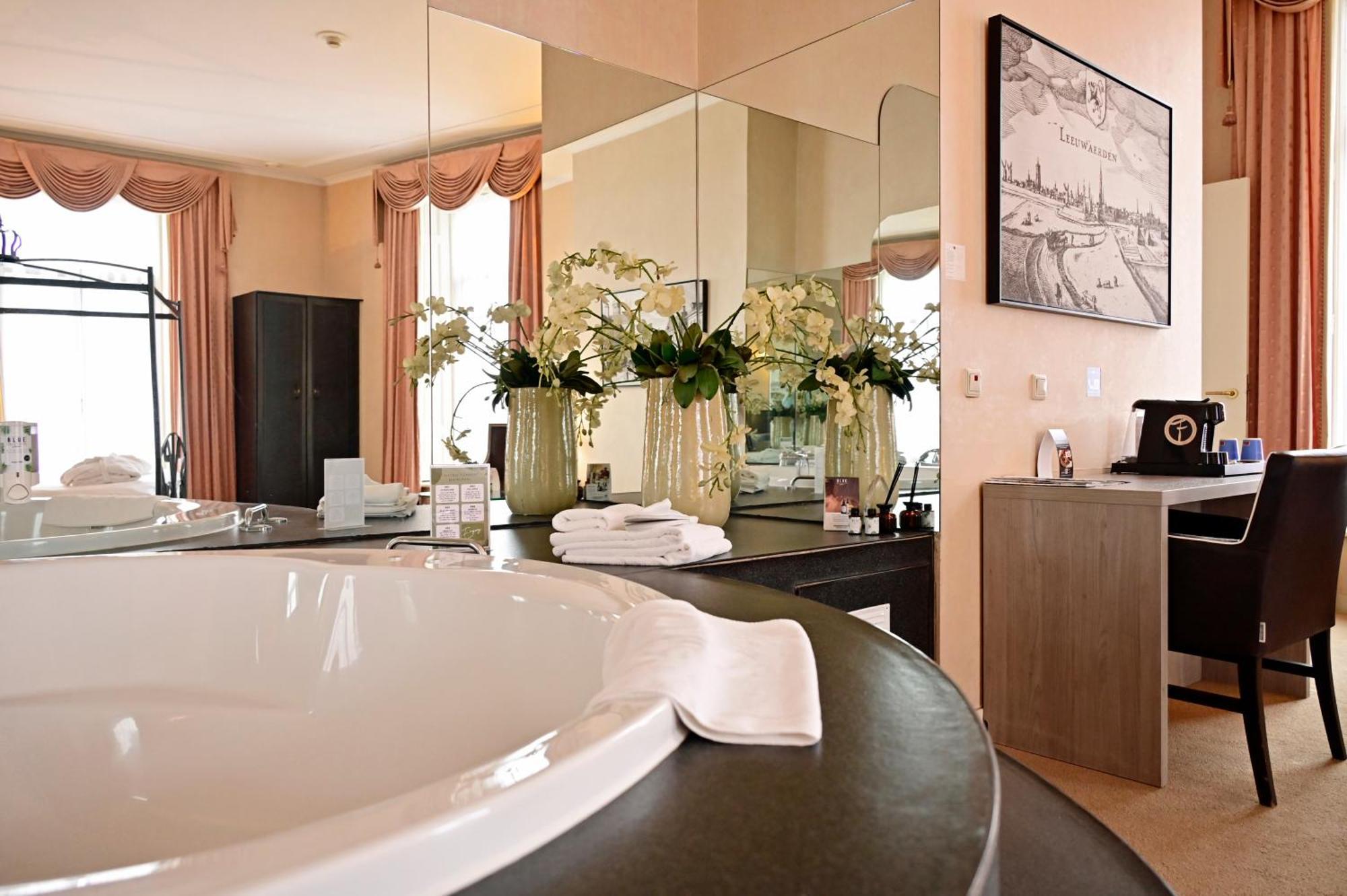 Fletcher Hotel Paleis Stadhouderlijk Hof Леэварден Экстерьер фото